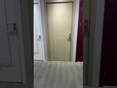 Введите дверь WPC.